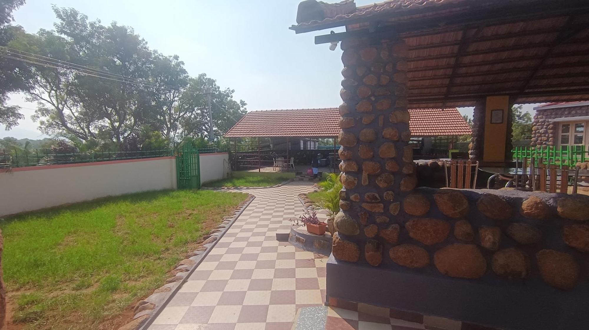 Vara Farms Mulhalli Buitenkant foto